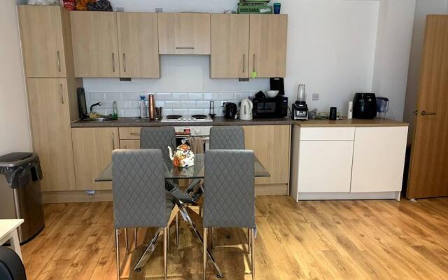 Large Private Flat in City Centre Leeds