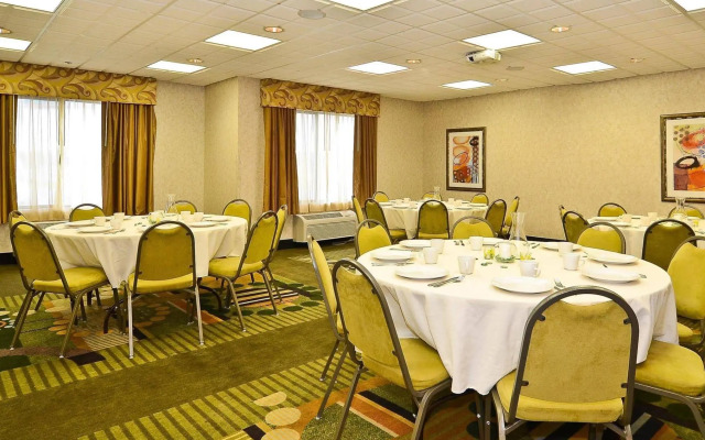 Spark by Hilton Oak Forest