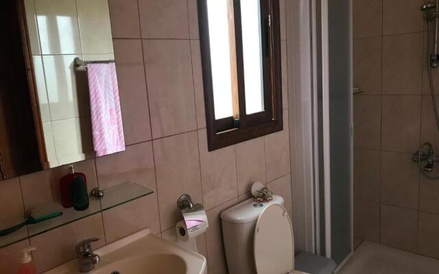 Pomos Small Sunny House