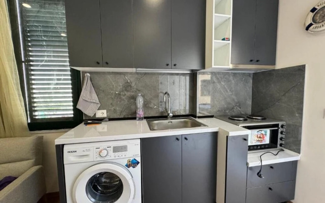Tirent Apartment - Cozy Bedrooms Stay by Golem Beach.
