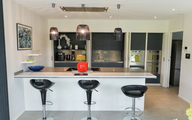 Welcoming Villa in Fouesnant With Swimming Pool