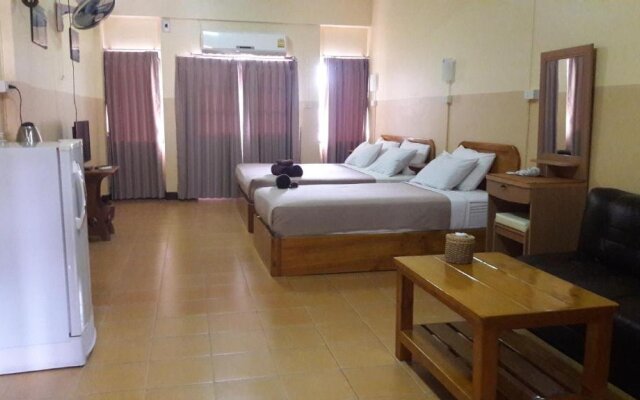 Funky Monkey Guesthouse & Tours