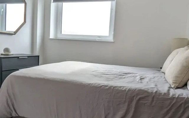 Modern 2 Bed Apt - 15 Mins to Birmingham Centre