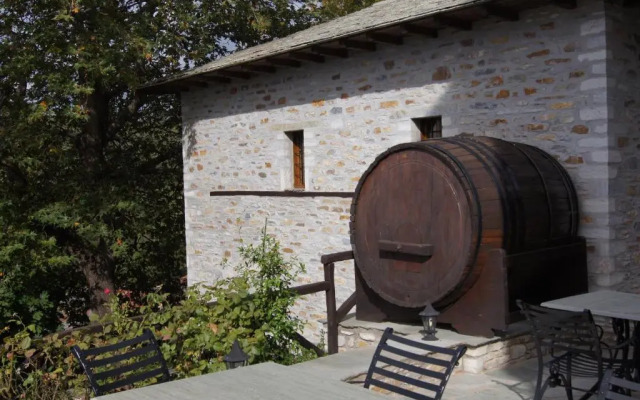 B&B Ta Xelidonakia