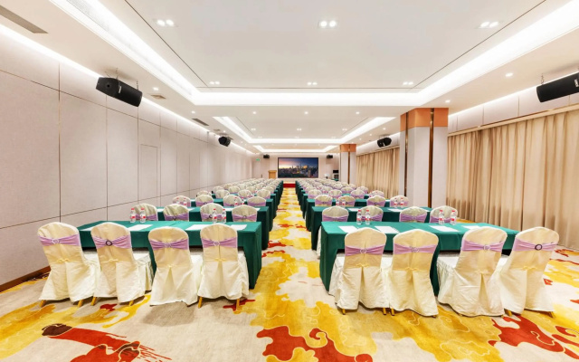 Qian Hai Holiday Hotel