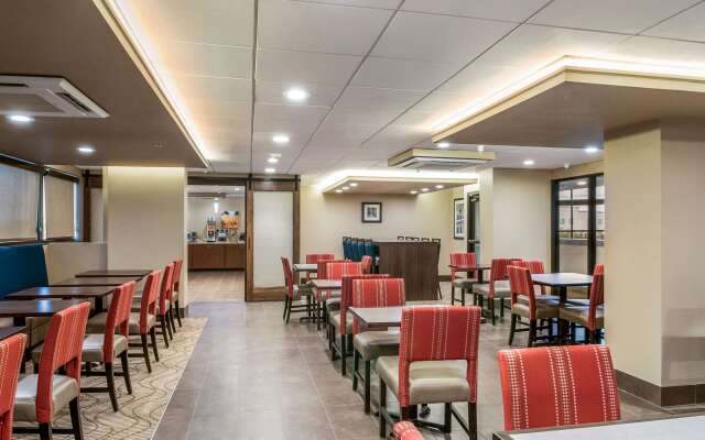 Comfort Inn & Suites At Copeland Tower