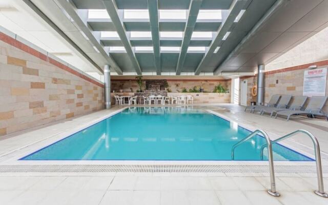 Canal Views Spacious Apartment in Business Bay