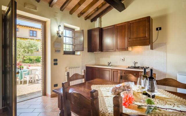 Farmhouse in Perugia with Hot Tub, Swimming Pool, Garden, BBQ