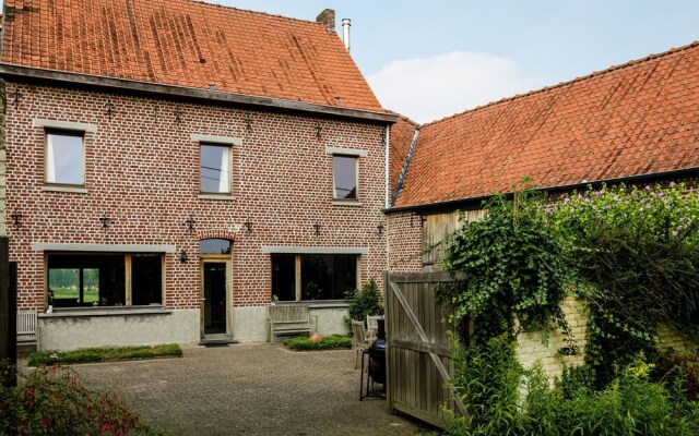 Elegant Farmhouse in Michelbeke - Brakel With Terrace, Garden