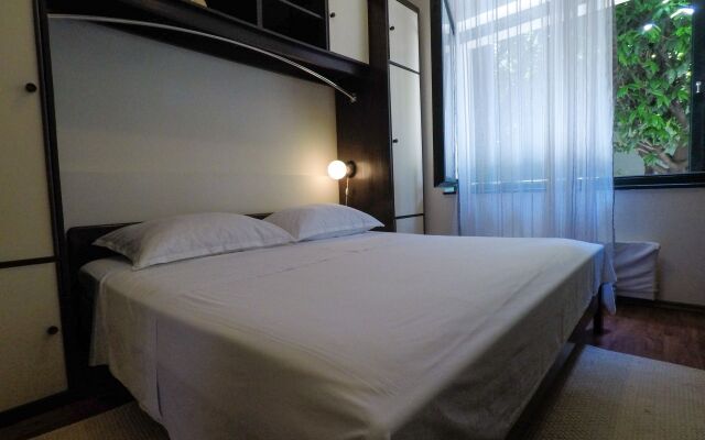 Apartment Iva - with beautiful view: A1 Omis, Riviera Omis
