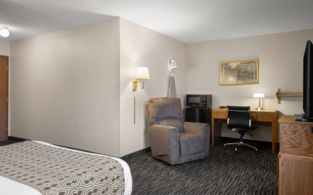 Super 8 by Wyndham Lewistown