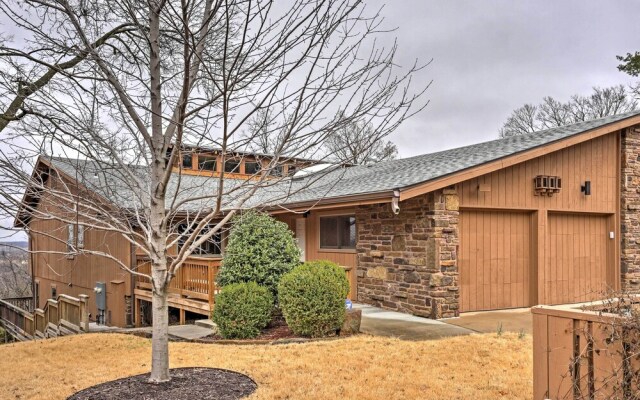 Beautiful Central Fayetteville Townhome w/ Views!