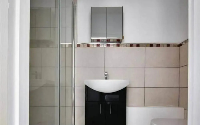 Limehouse Townhomes-4 Bedrooms,3 Bathrooms,garden