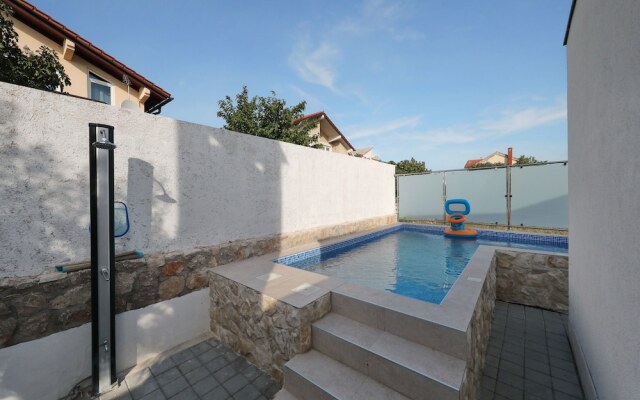 Dajana-with Pool and sea View