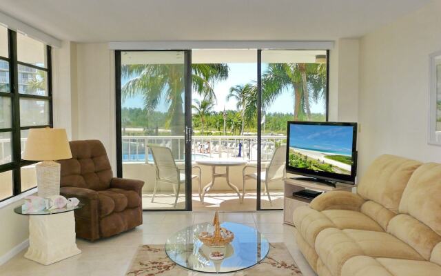 Ideal Beachfront Condo With Pool and two Balconies