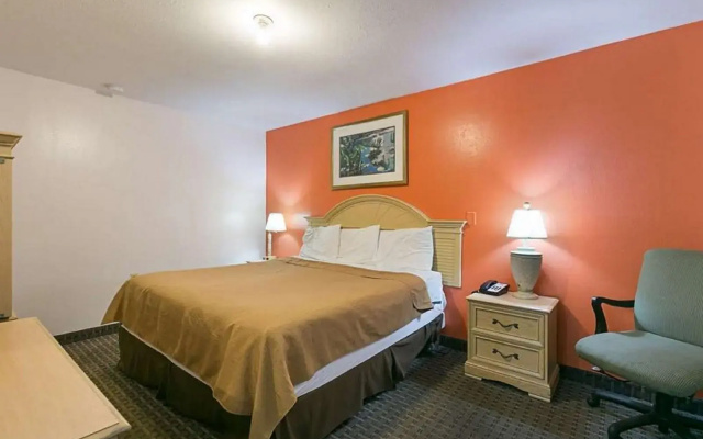 Hilcrest Inn & Suites
