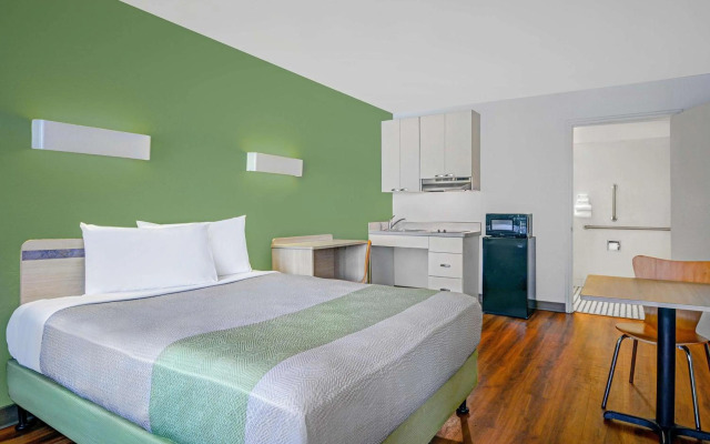 Motel 6 Tallahassee, FL - Downtown