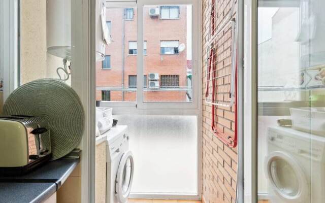 Lovely 1bed Apt, Sleeps 5 nr Puente de Vallecas