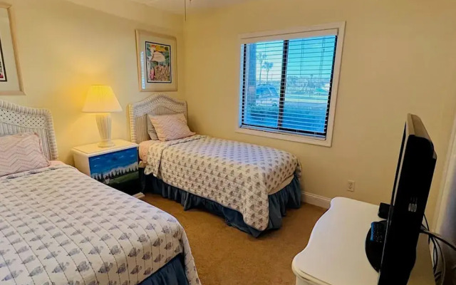 Sea Haven Luxe 2BR Oceanfront Haven