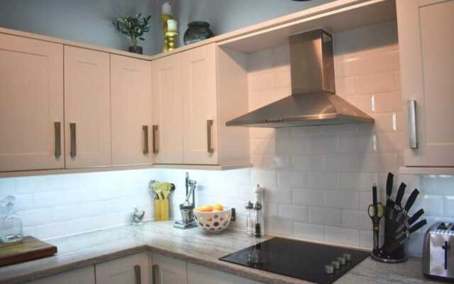 2 Bedroom Apartment Near Seafront in Brighton