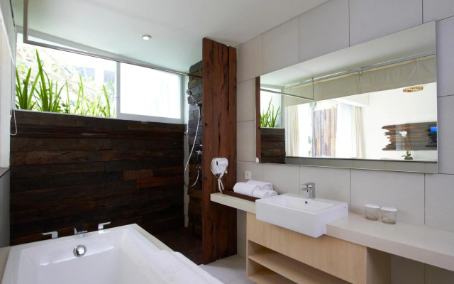 The Akmani Legian