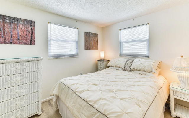 Walk to Nature Trails: Bradenton Getaway!