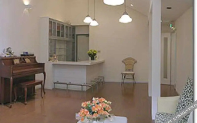 Shoku to Iyashi No Guest House Vivien Claire