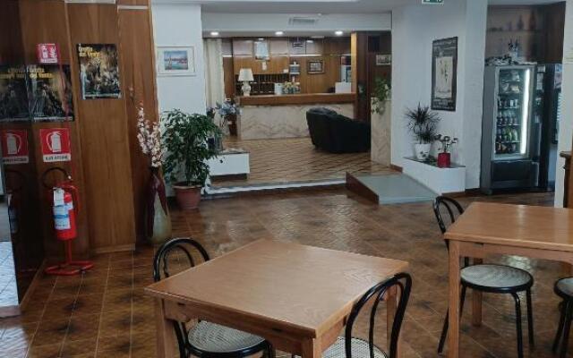 Hotel Alba Serravalle