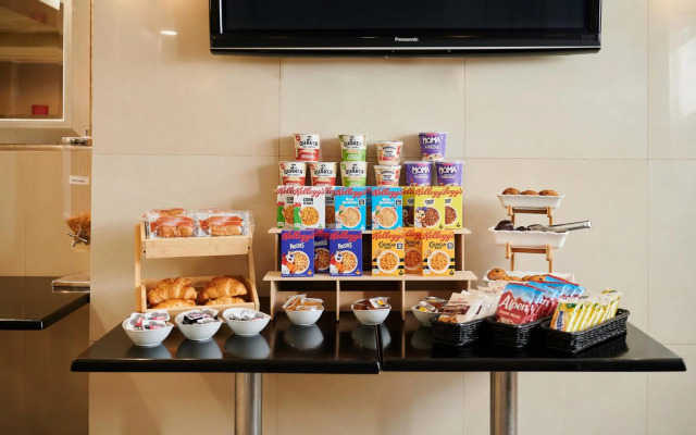 Huttons Hotel, Victoria London