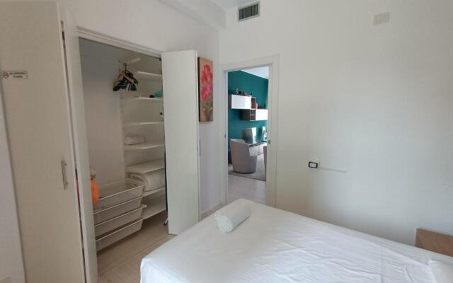 JOIVY Elegant Flat For 4 with 2 Balconies