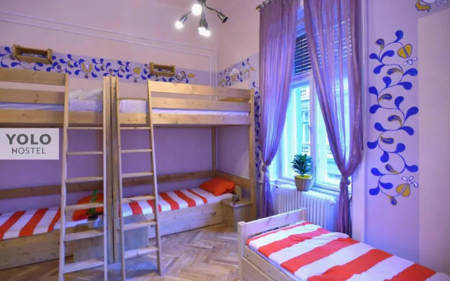 Yolo Hostel