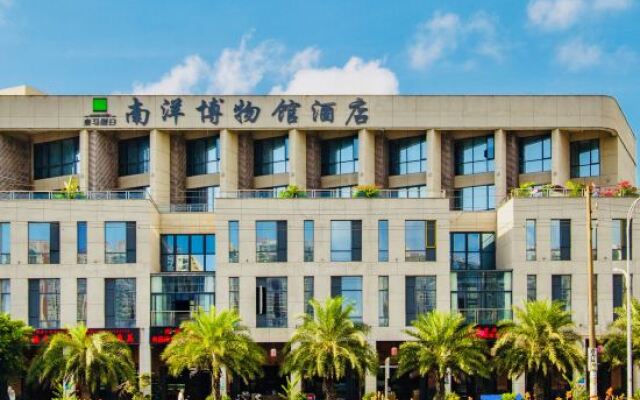 Huangma Holiday Nanyang Museum Hotel (Hailu Qilou Old Street)