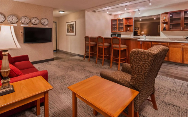 Best Western Plus Rivershore Hotel