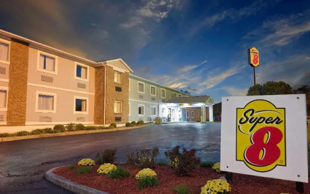 Super 8 By Wyndham Lexington Winchester Rd