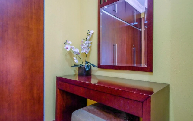 Comfort And Cozy Studio At Roosseno Plaza Apartment