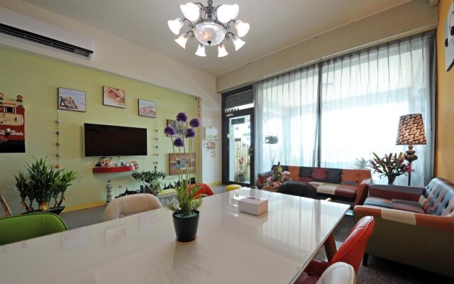 Holin Sweet Home