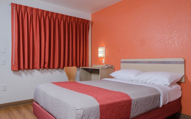 Super 8 by Wyndham Turlock