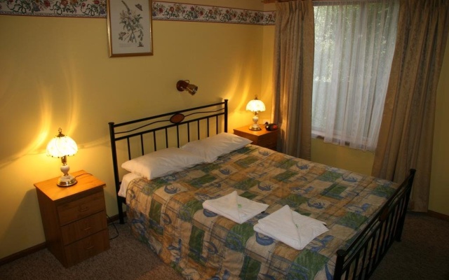 Carawatha Gardens – Guest Rooms – Bright