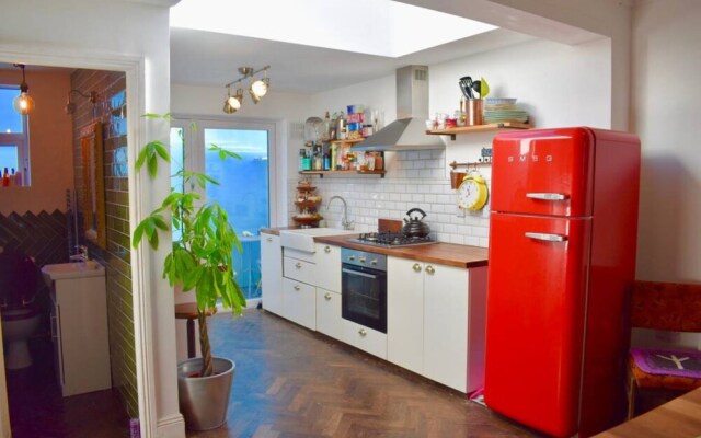 Renovated 2 Bedroom Home in The Liberties
