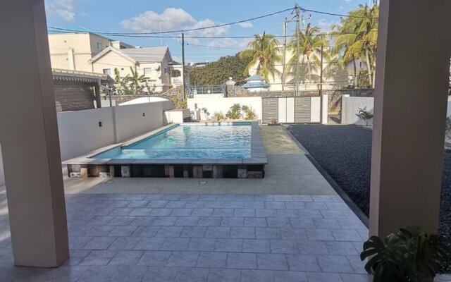Splendid 4-bedrooms Villa Private Pool Near Beach