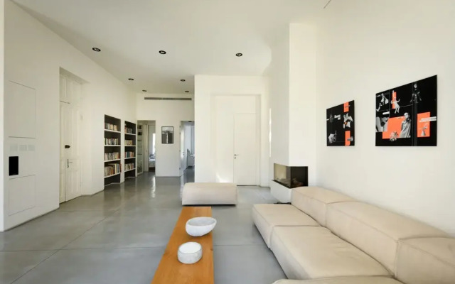 Modern & Bright 3BR apt with 2Balconies