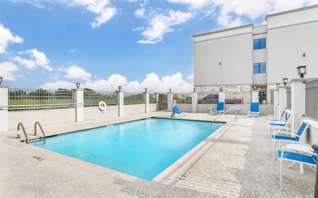 Best Western Plus Waller Hotel