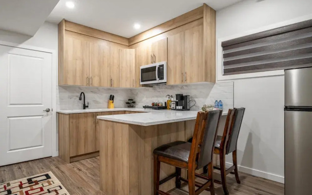 Affordable Long-term Stays Welcome 1BR Suite