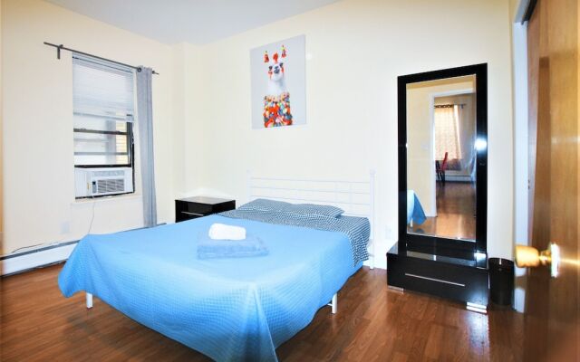 Modern Apartment minutes to NYC