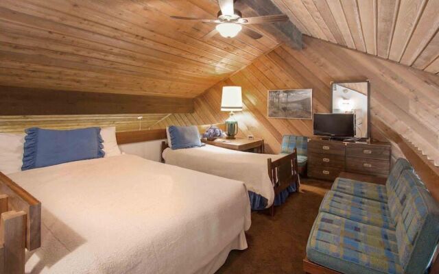 Snowcreek #059 - Near Shuttle & Activities