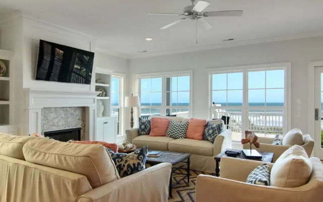 Latitudes - 5 Br Home