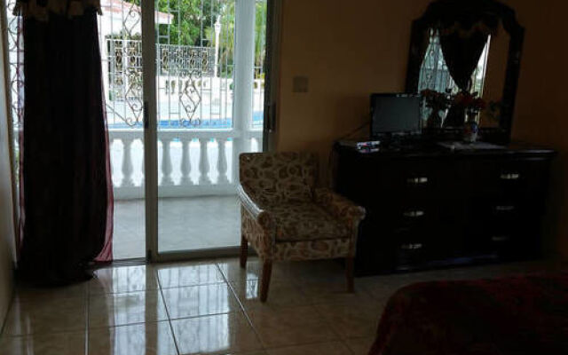 Chateau De La Rose Bed and Breakfast
