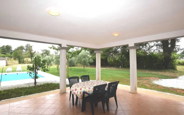 Modern Apartment in Banjole With Pool