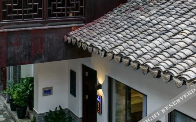 Zhenshui Courtyard · 180° River-View · Designer's Aesthetic | Panoramic Resort Guesthouse (Xitang)