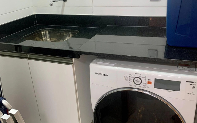 Apartamento alto padrão em condomínio pé na areia